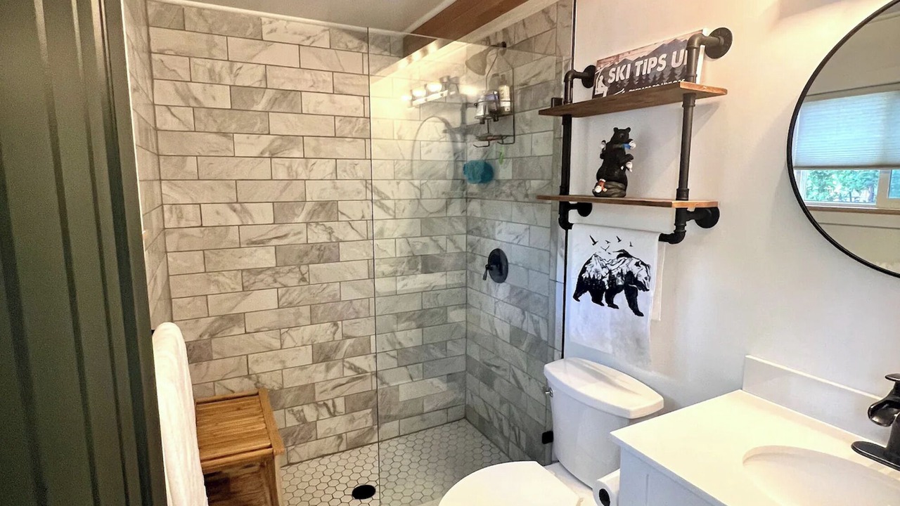 Photo of Bathroom in Peter Pan