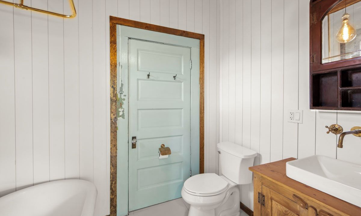 Photo of Bathroom in Lompoc