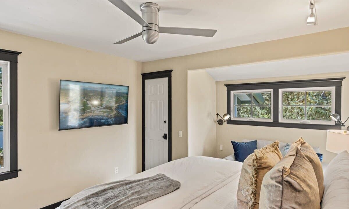 Photo of Bedroom in Monterey