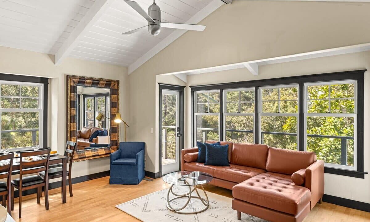 Photo of Livingroom in Monterey