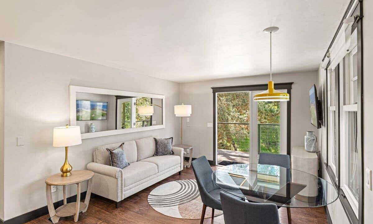 Photo of Livingroom in Monterey