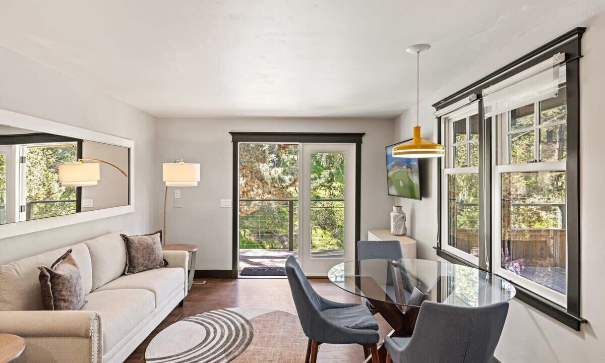 Photo of Livingroom in Monterey