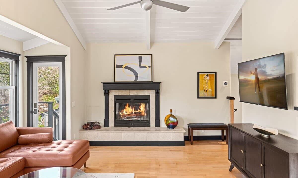 Photo of Livingroom in Monterey