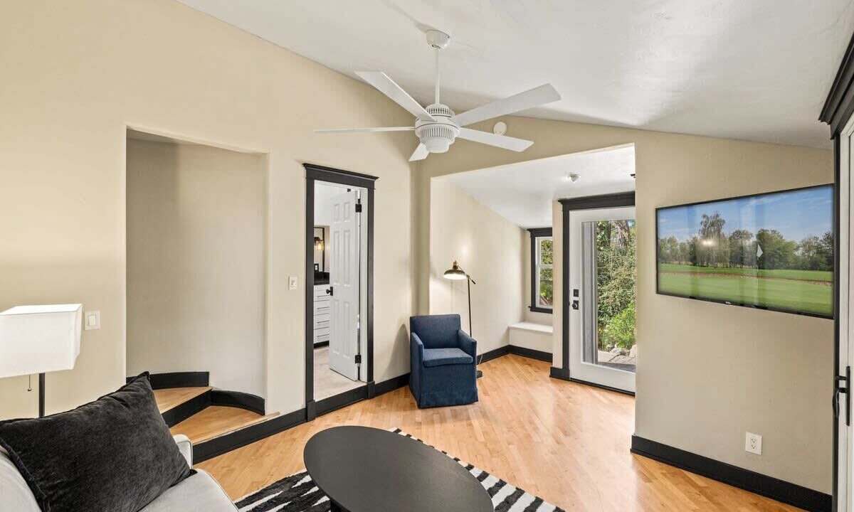 Photo of Livingroom in Monterey