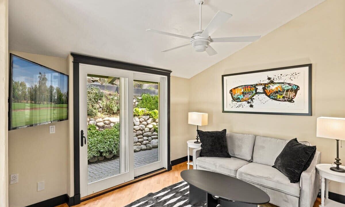 Photo of Livingroom in Monterey