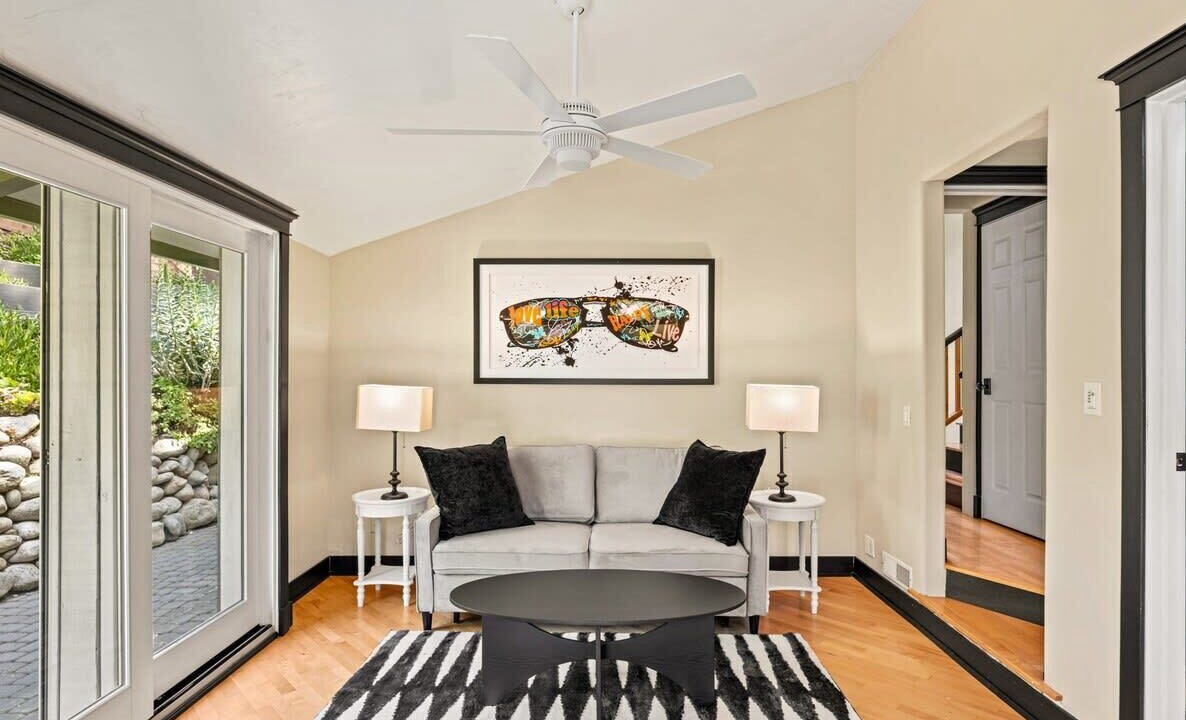 Photo of Livingroom in Monterey