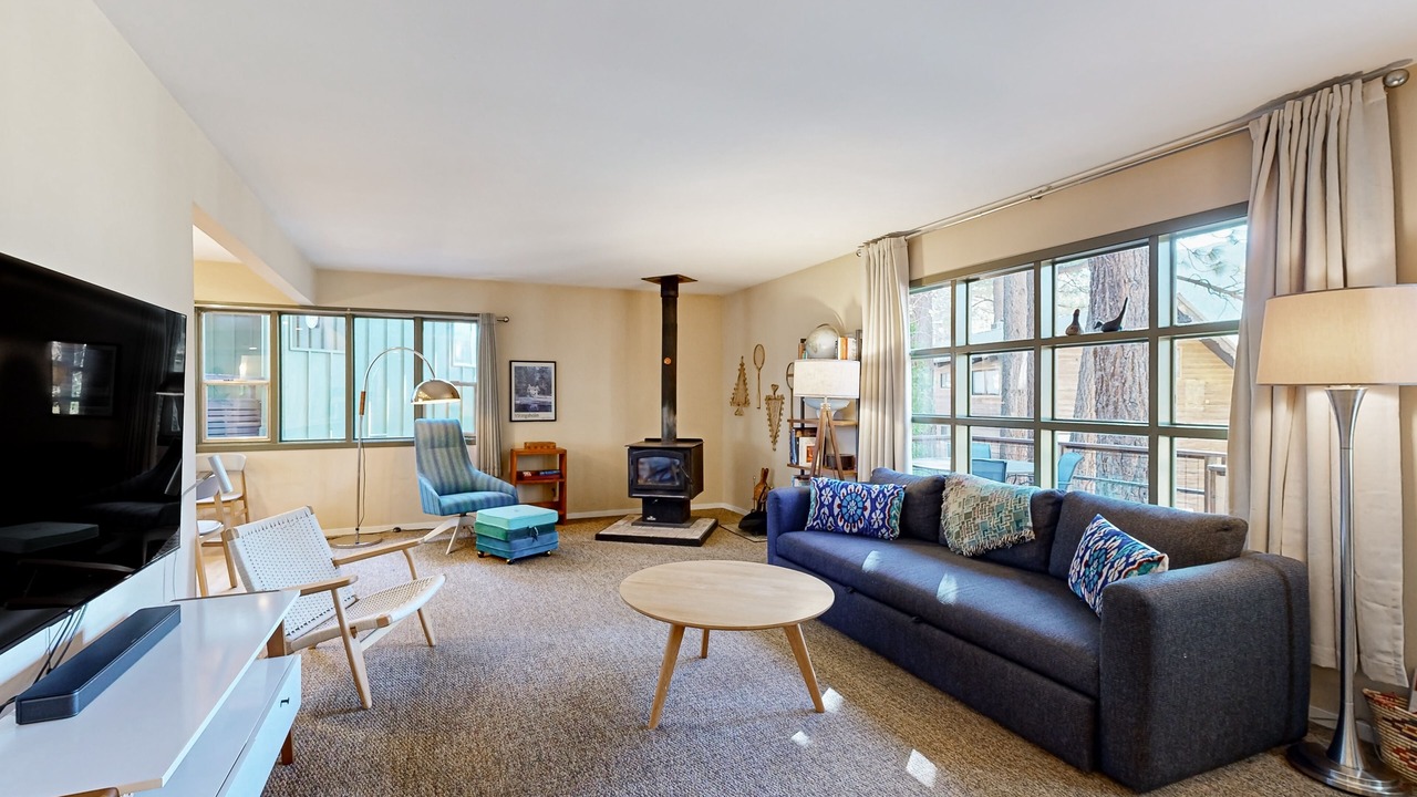 Photo of Livingroom in Black Bart