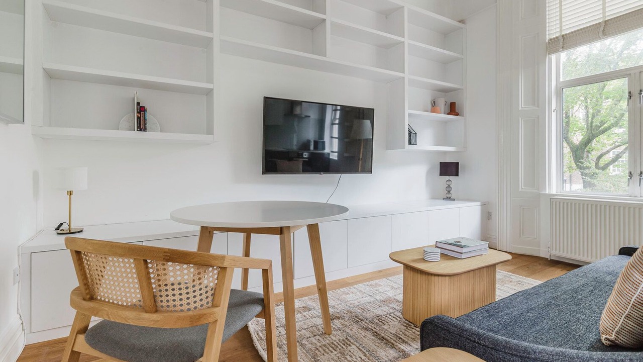 Photo of Livingroom in Earl's Court