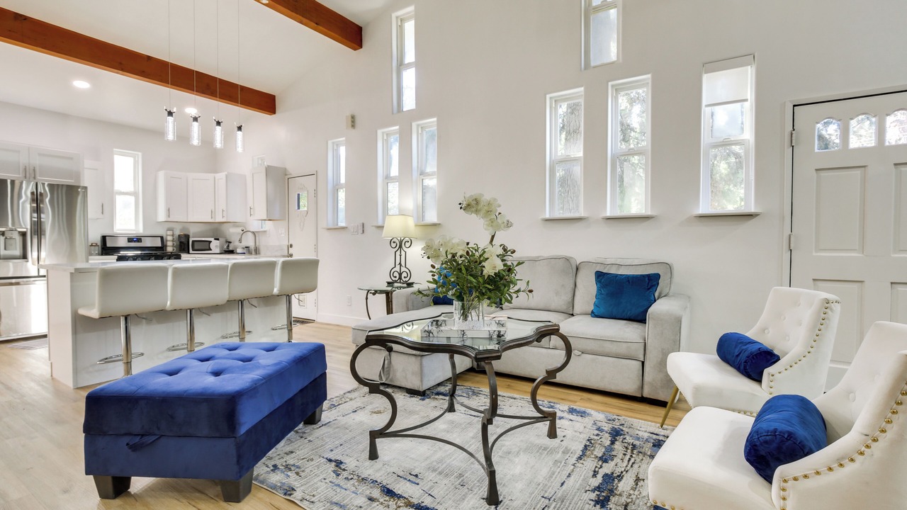 Photo of Livingroom in Arrowhead Villas