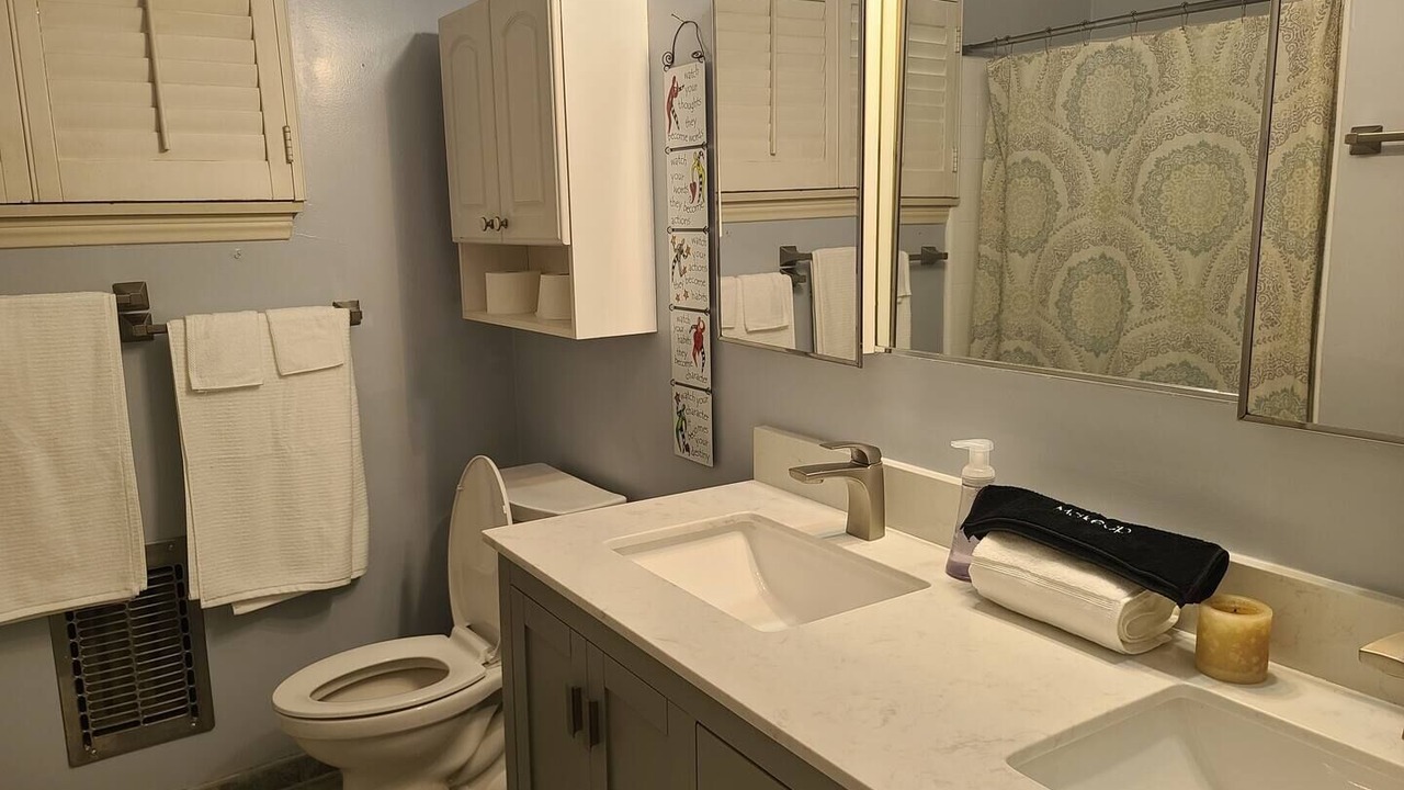 Photo of Bathroom in Ladera Heights