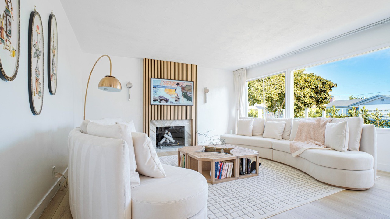 Photo of Livingroom in Del Rey