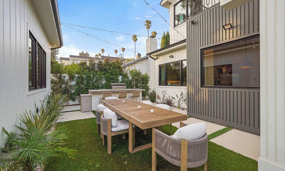 Photo of Outdoor in Sawtelle