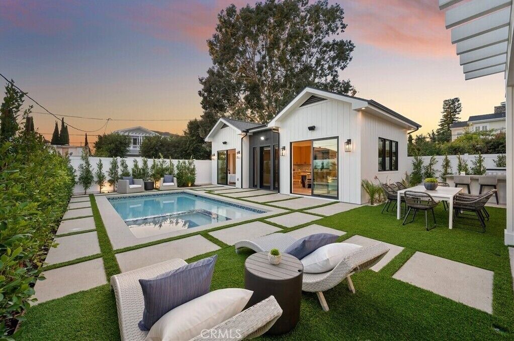 Photo of Outdoor in Sawtelle