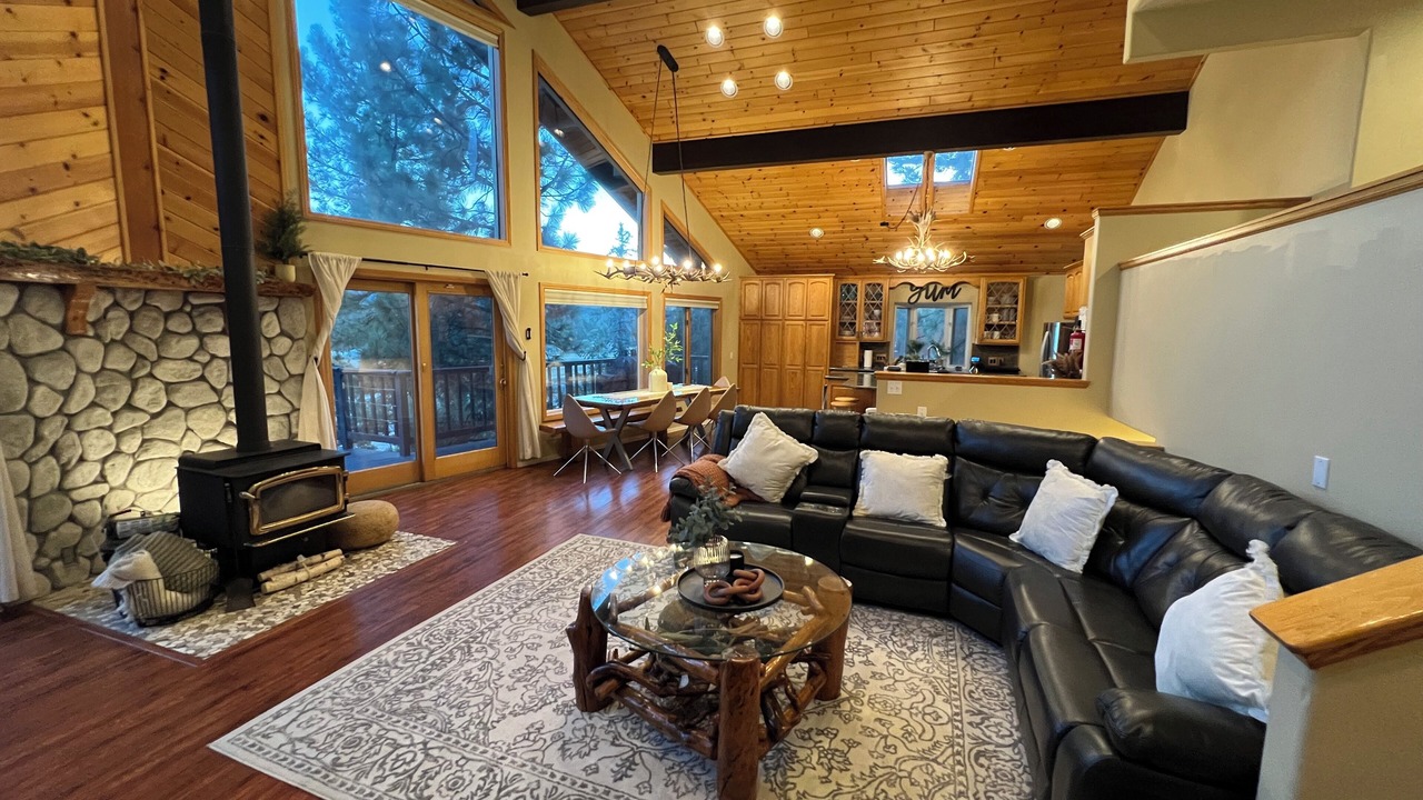 Photo of Livingroom in Whispering Forest