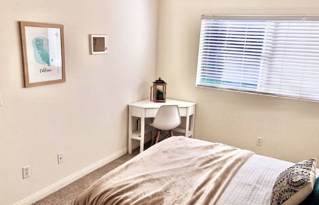 Photo of Bedroom in Cardiff-by-the-Sea