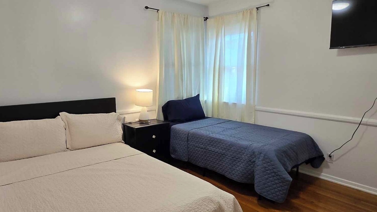 Photo of Bedroom in Midway City