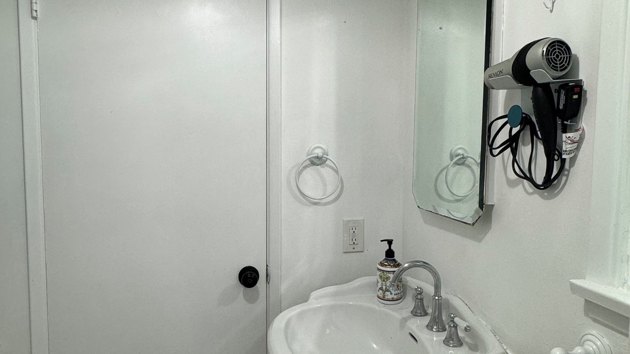 Photo of Bathroom in Midway City