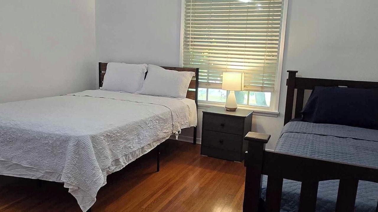 Photo of Bedroom in Midway City