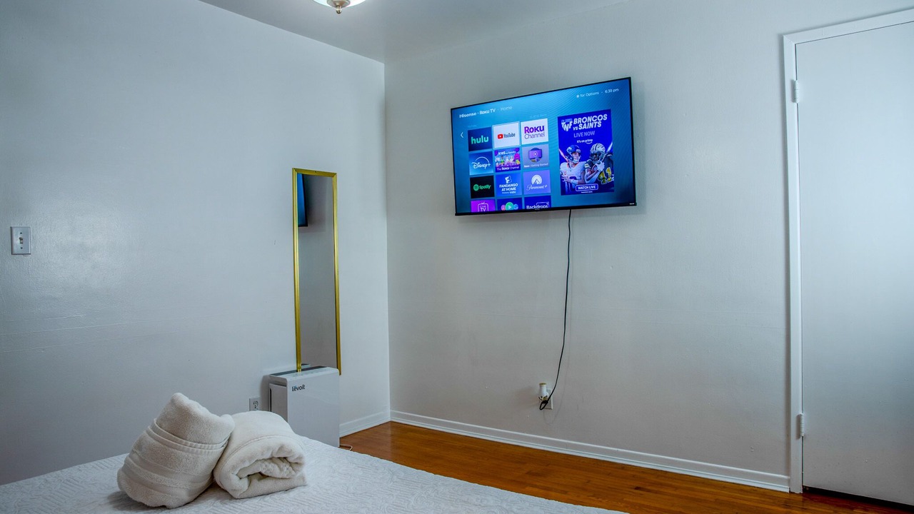 Photo of Bedroom in Midway City