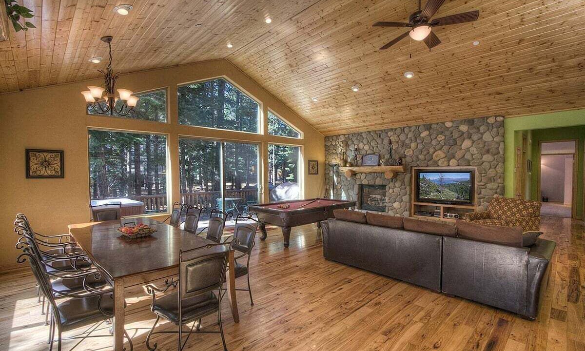 Photo of Livingroom in North Upper Truckee