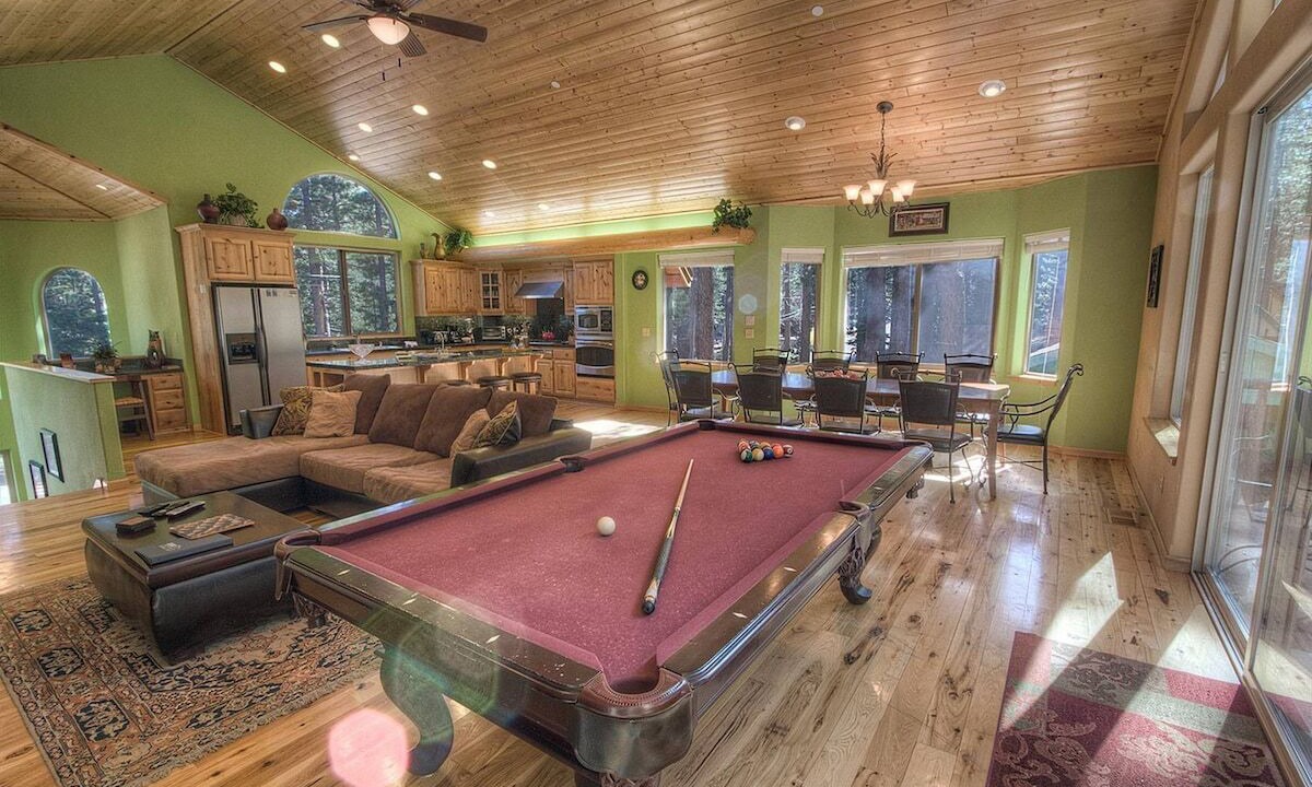 Photo of Livingroom in North Upper Truckee