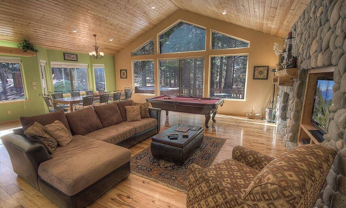 Photo of Livingroom in North Upper Truckee