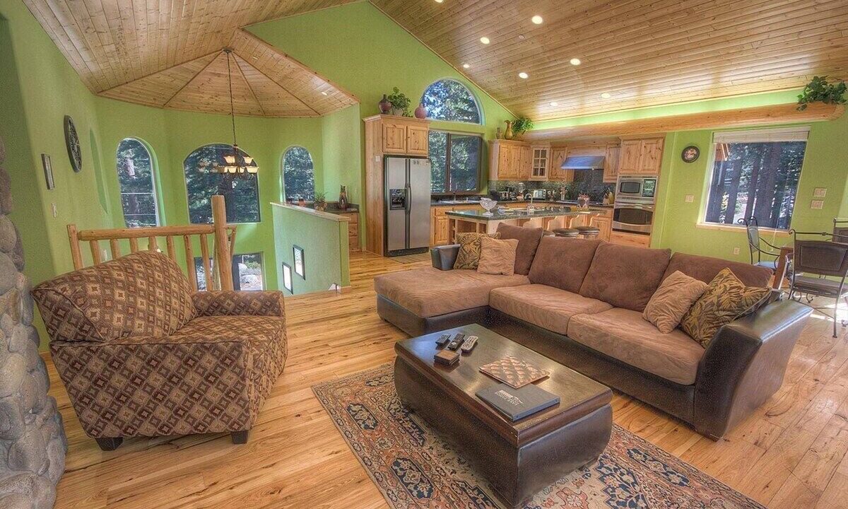 Photo of Livingroom in North Upper Truckee