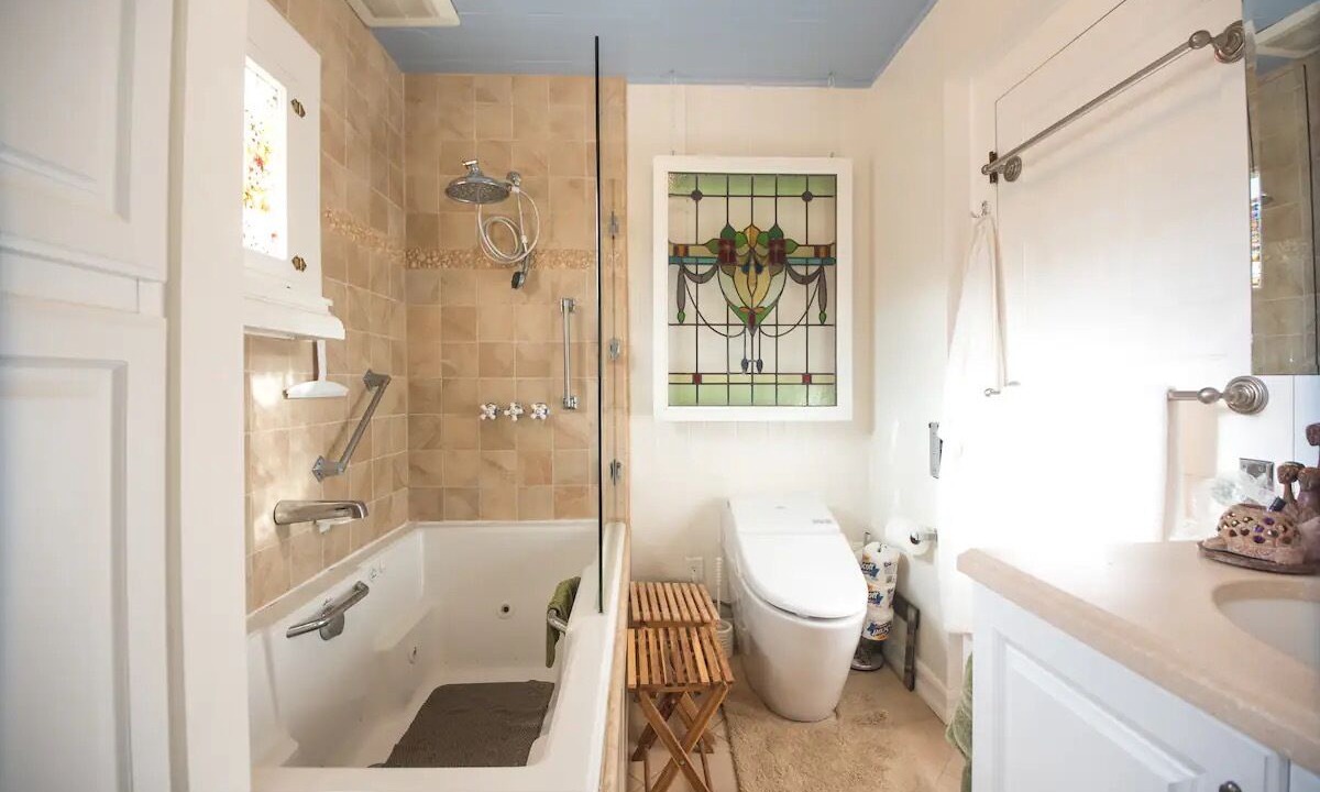 Photo of Bathroom in Ocean Park