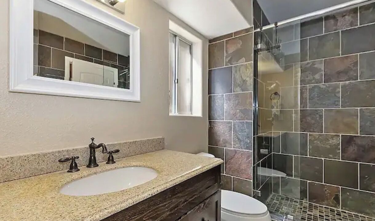 Photo of Bathroom in Blue Jay