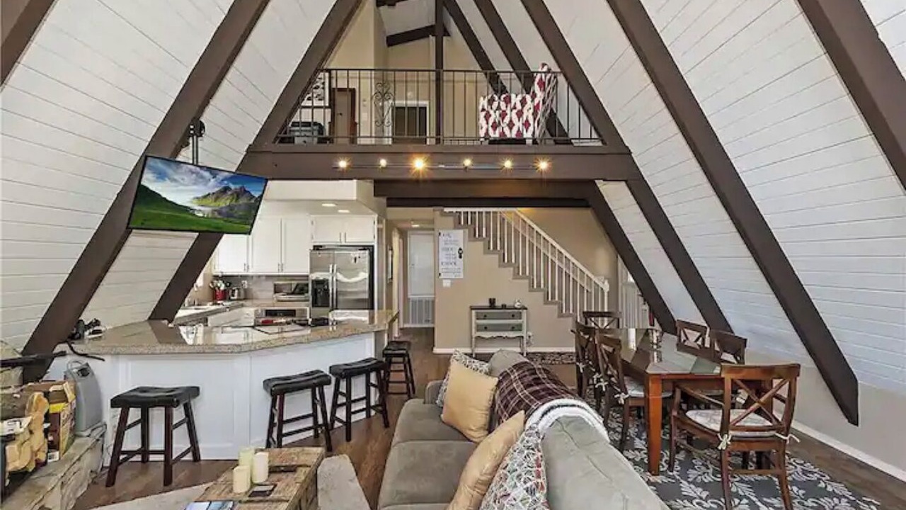 Photo of Livingroom in Blue Jay