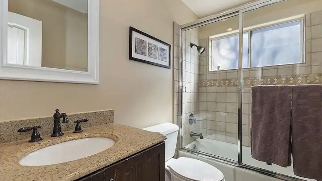 Photo of Bathroom in Blue Jay