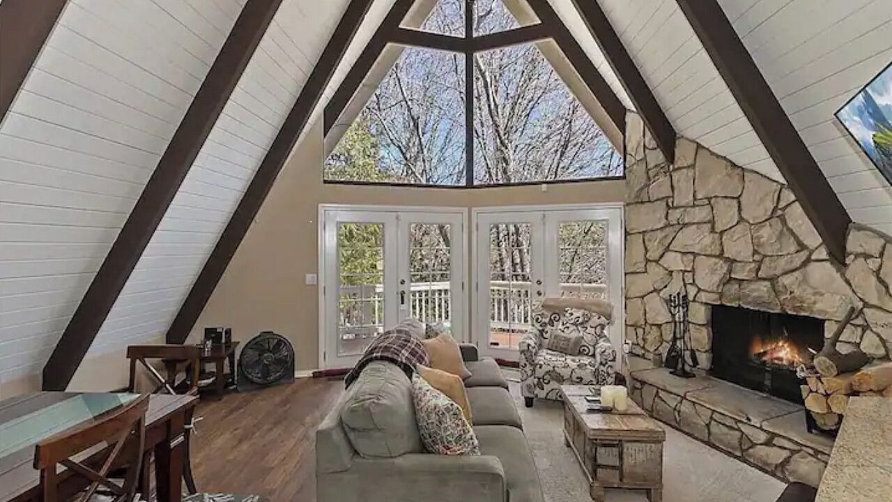 Photo of Livingroom in Blue Jay