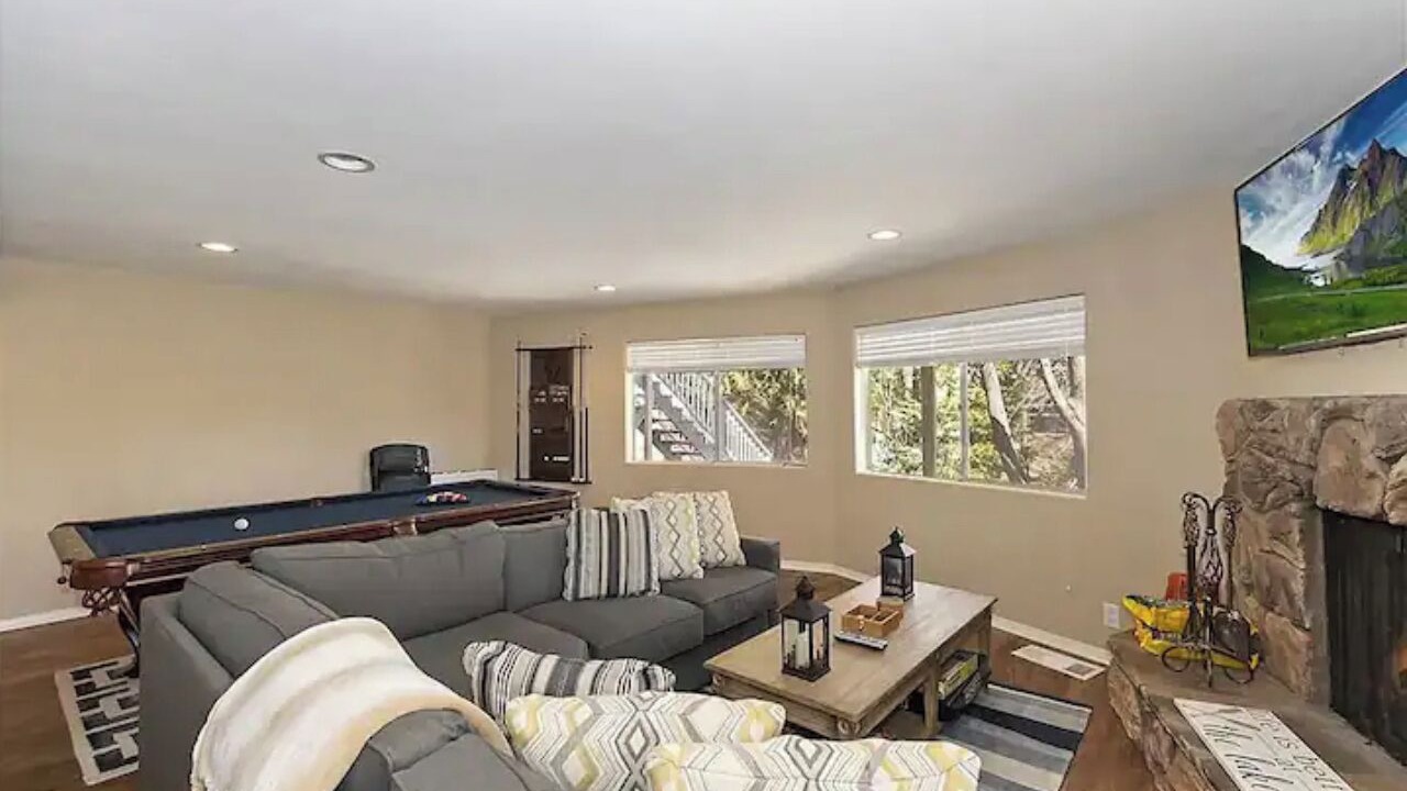 Photo of Livingroom in Blue Jay