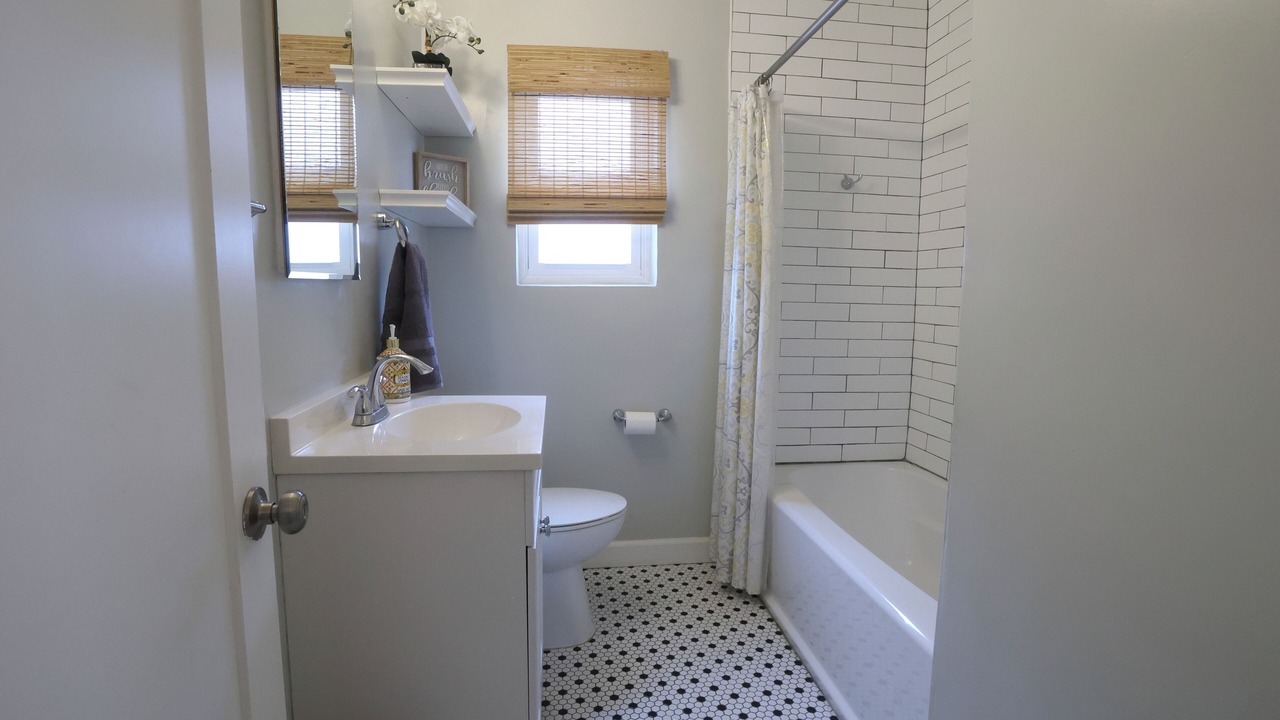 Photo of Bathroom in Los Angeles