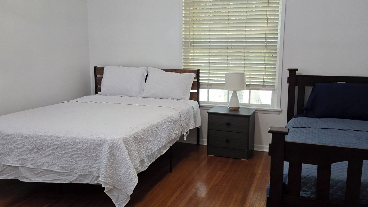 Photo of Bedroom in Midway City