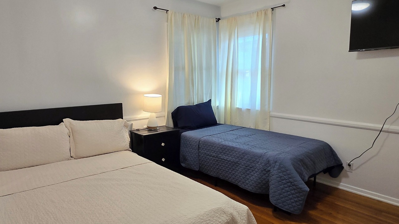 Photo of Bedroom in Midway City