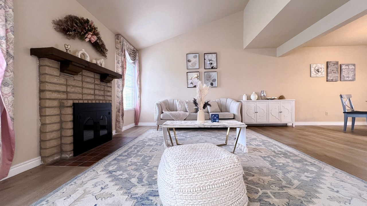 Photo of Livingroom in Azusa