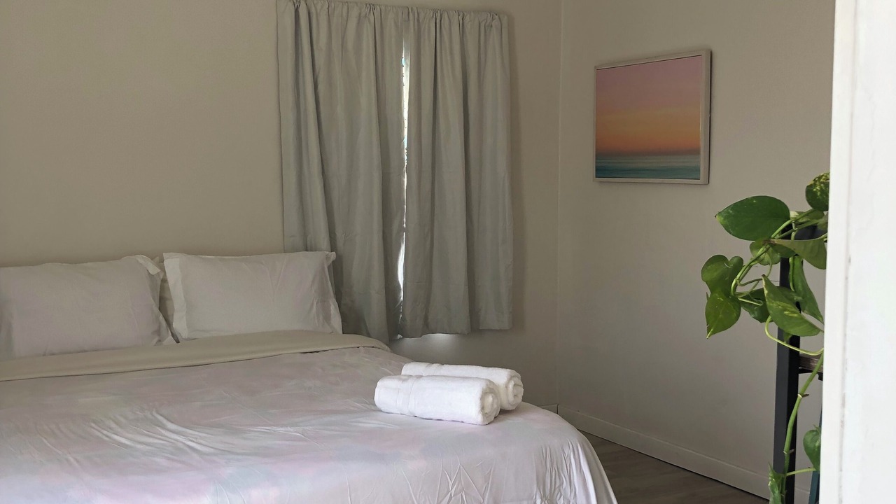 Photo of Bedroom in Oleander - Sunset