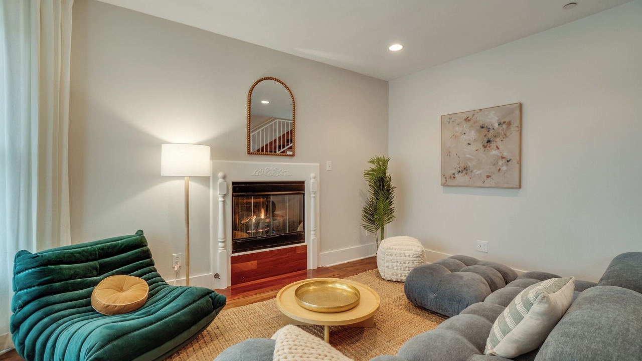 Photo of Livingroom in North Central