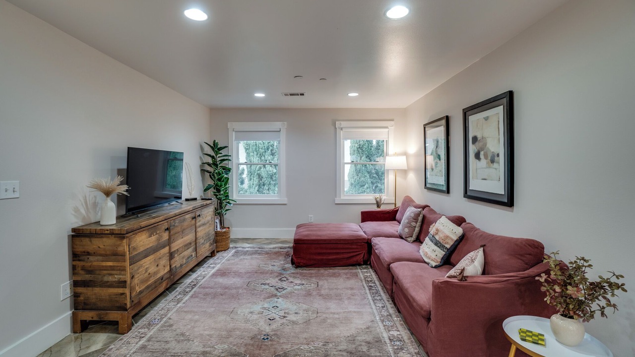 Photo of Livingroom in North Central