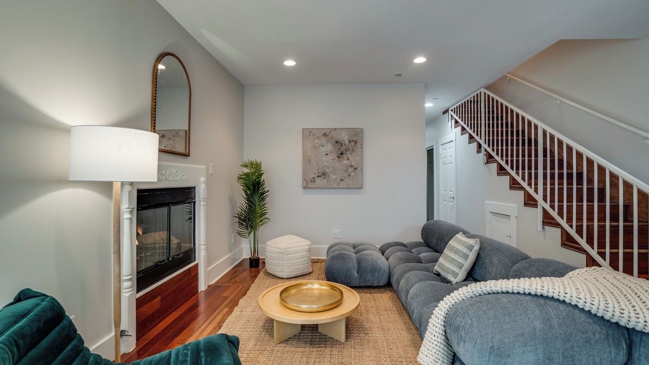 Photo of Livingroom in North Central