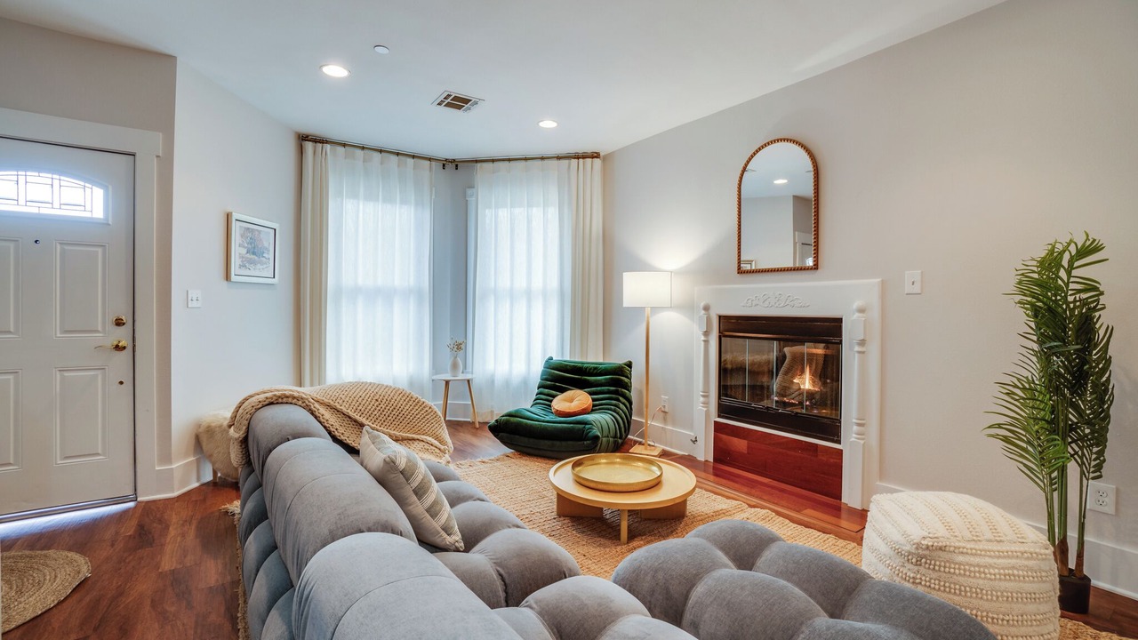 Photo of Livingroom in North Central