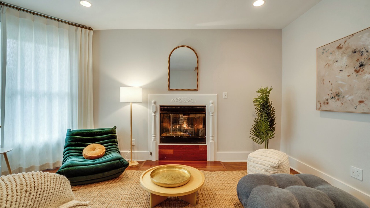 Photo of Livingroom in North Central