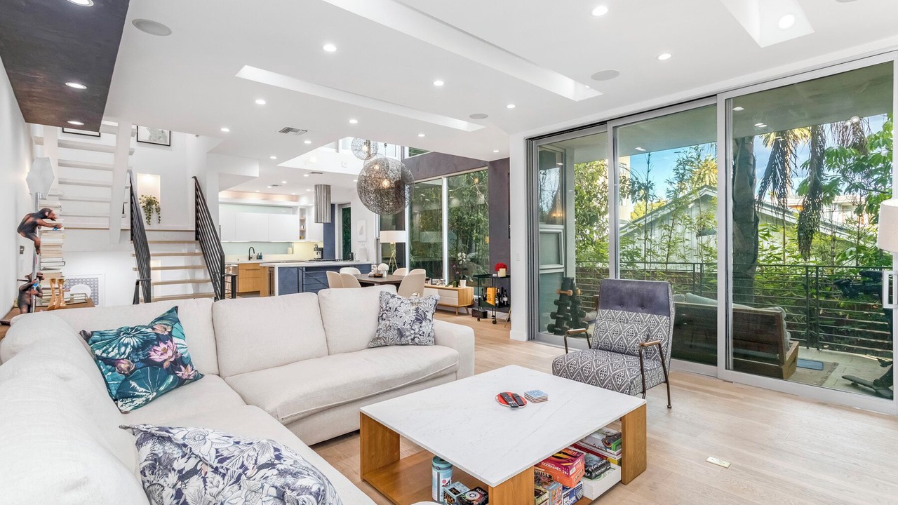 Photo of Livingroom in Melrose