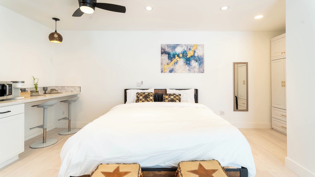 Photo of Bedroom in Meiners Oaks