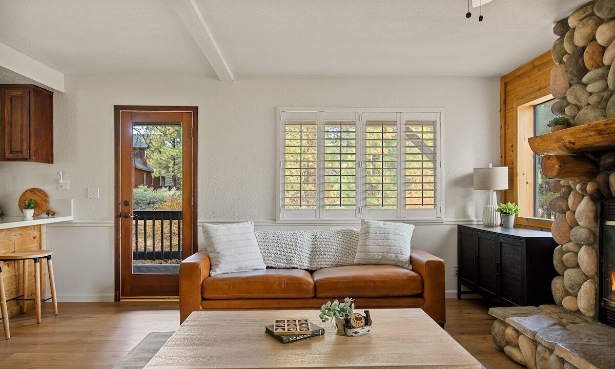 Photo of Livingroom in Eagle Mountain Estates
