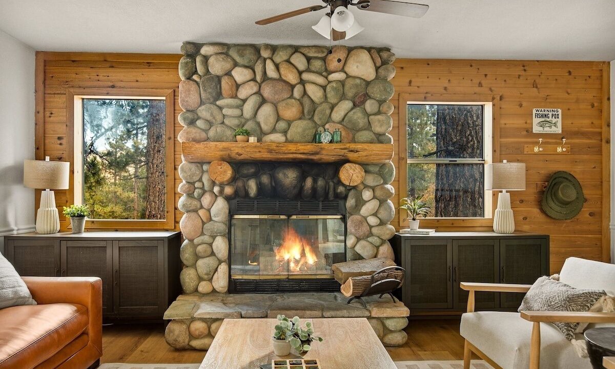 Photo of Livingroom in Eagle Mountain Estates