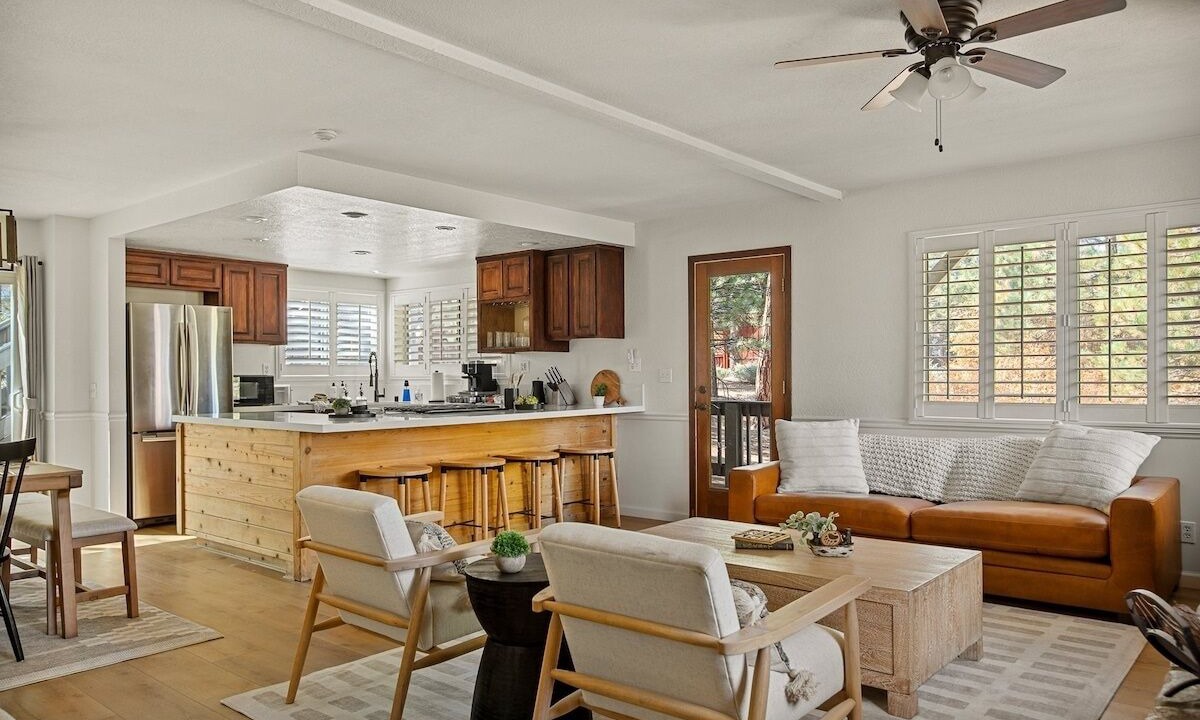 Photo of Livingroom in Eagle Mountain Estates