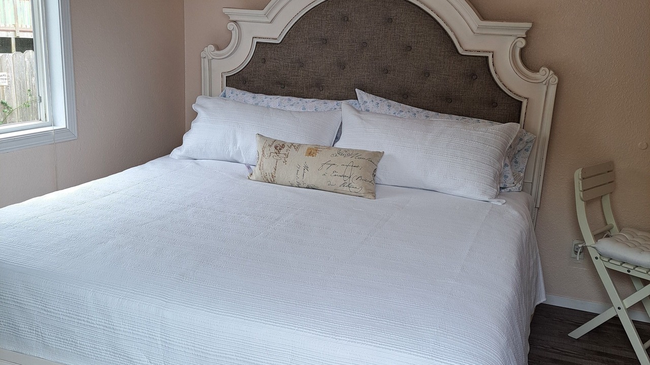 Photo of Bedroom in Humboldt Hill
