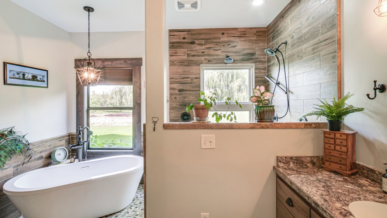 Photo of Bathroom in Glenn County